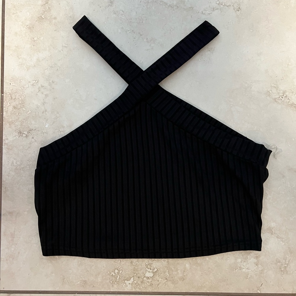 Black ribbed knit crop top